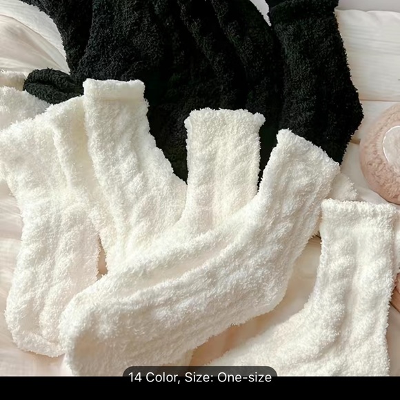 White fluffy high socks - Picture 2 of 3